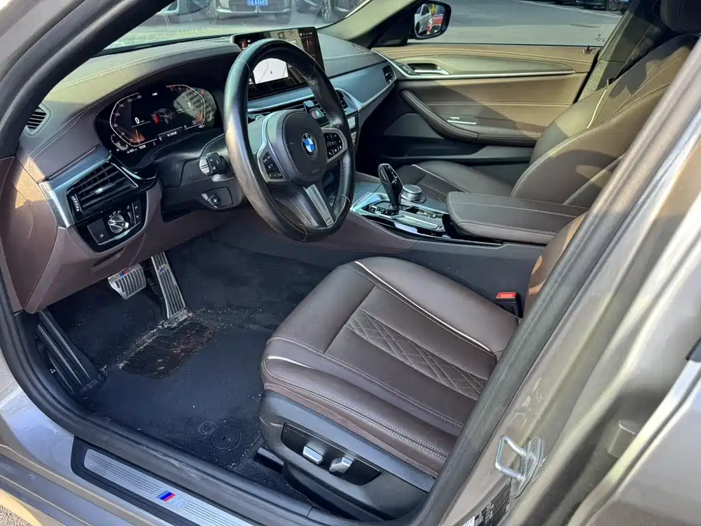 BMW 5 Series — миниатюра 11