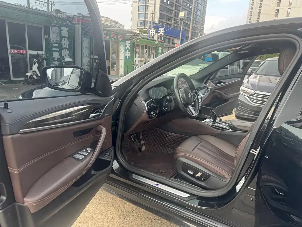 BMW 5 Series - фото 7