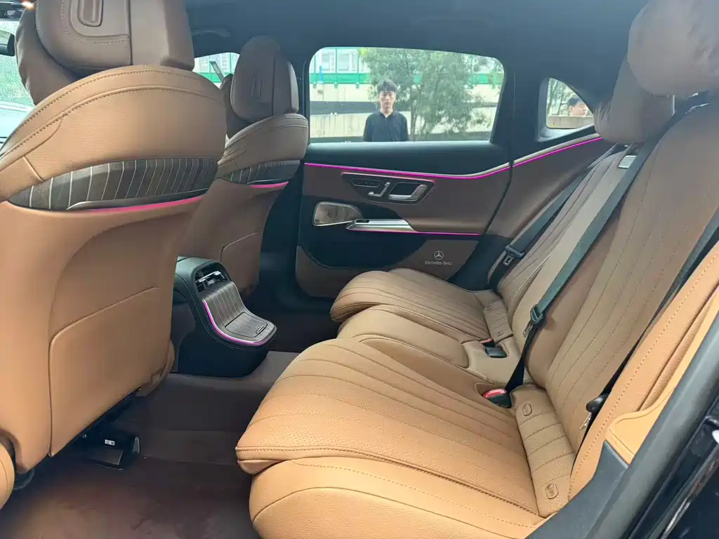 Mercedes-Benz E-Class — миниатюра 6