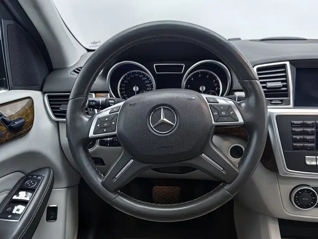Mercedes-Benz M-Class — миниатюра 11