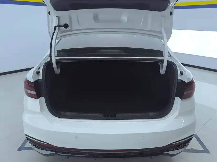 Volkswagen Lavida — миниатюра 4