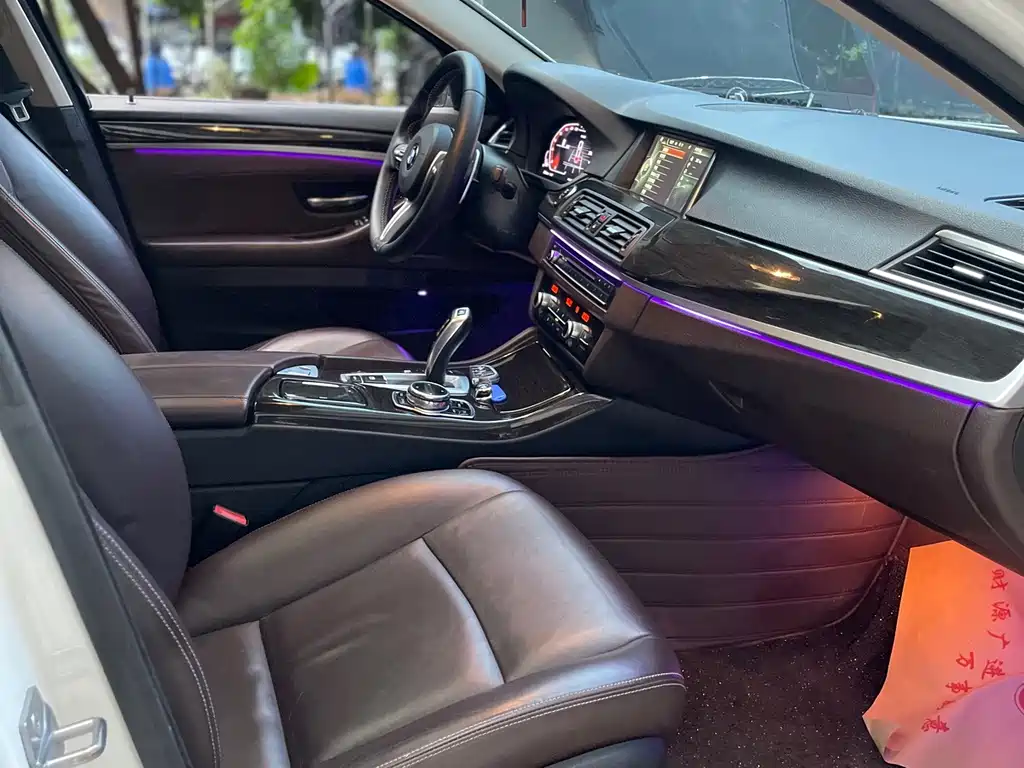 BMW 5 Series — миниатюра 14