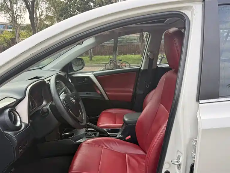 Toyota RAV4 — миниатюра 13