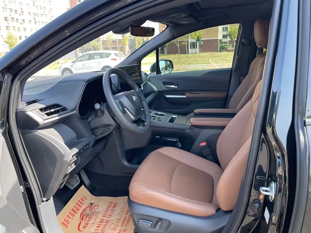 Toyota Sienna — миниатюра 4