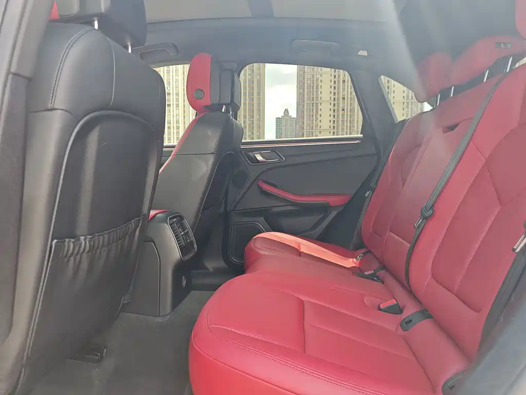 Porsche Macan — миниатюра 15