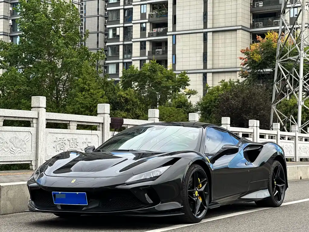 FERRARI  F8