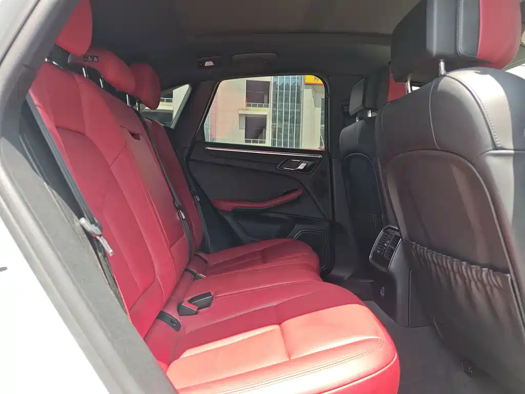 Porsche Macan — миниатюра 14