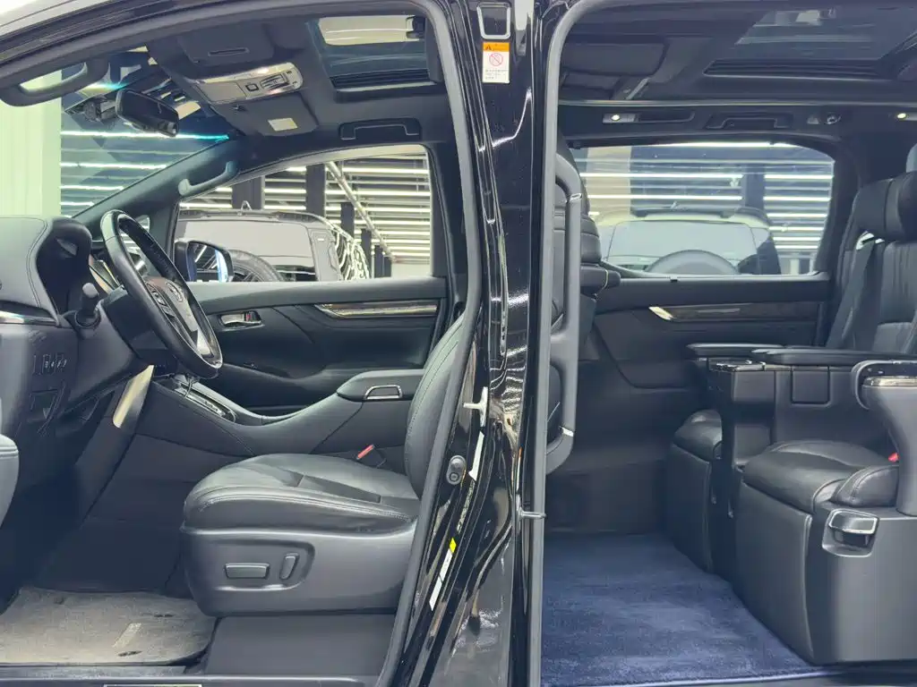 Toyota Alphard — миниатюра 8