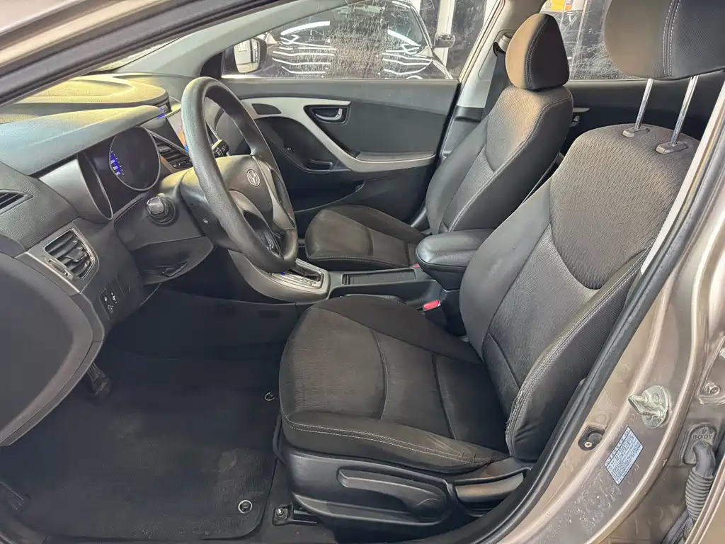 Hyundai Elantra Langdong — миниатюра 9