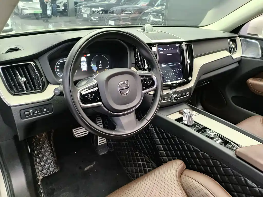 VOLVO XC60 PLUG IN HYBRID