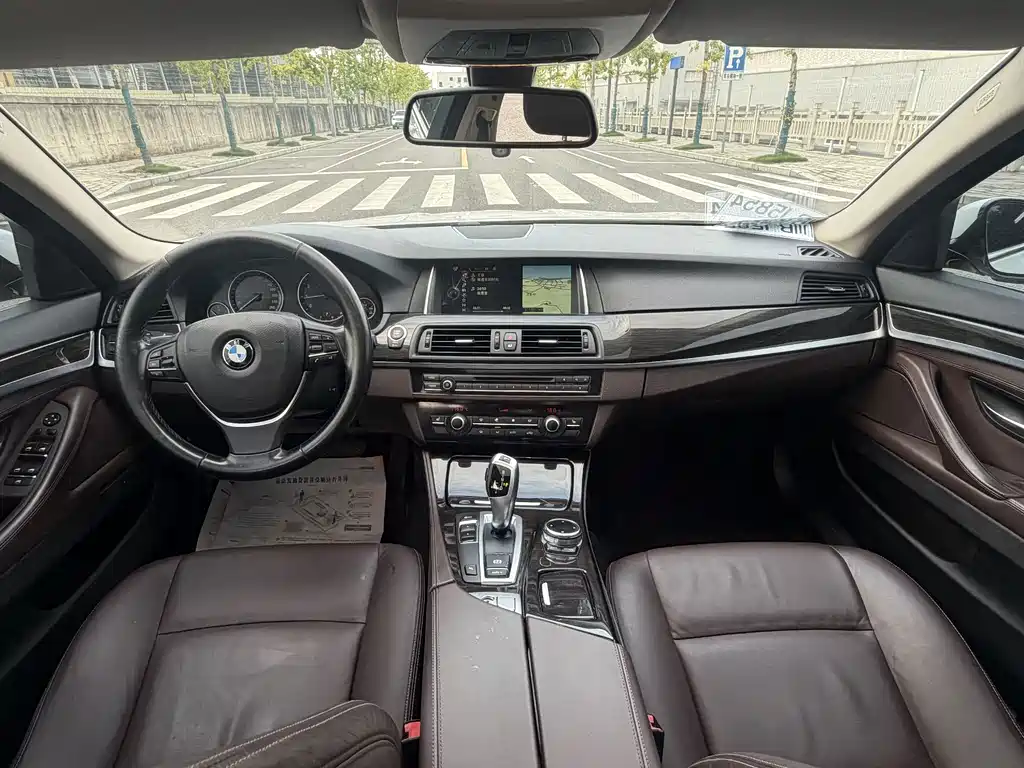 BMW 5 Series — миниатюра 9