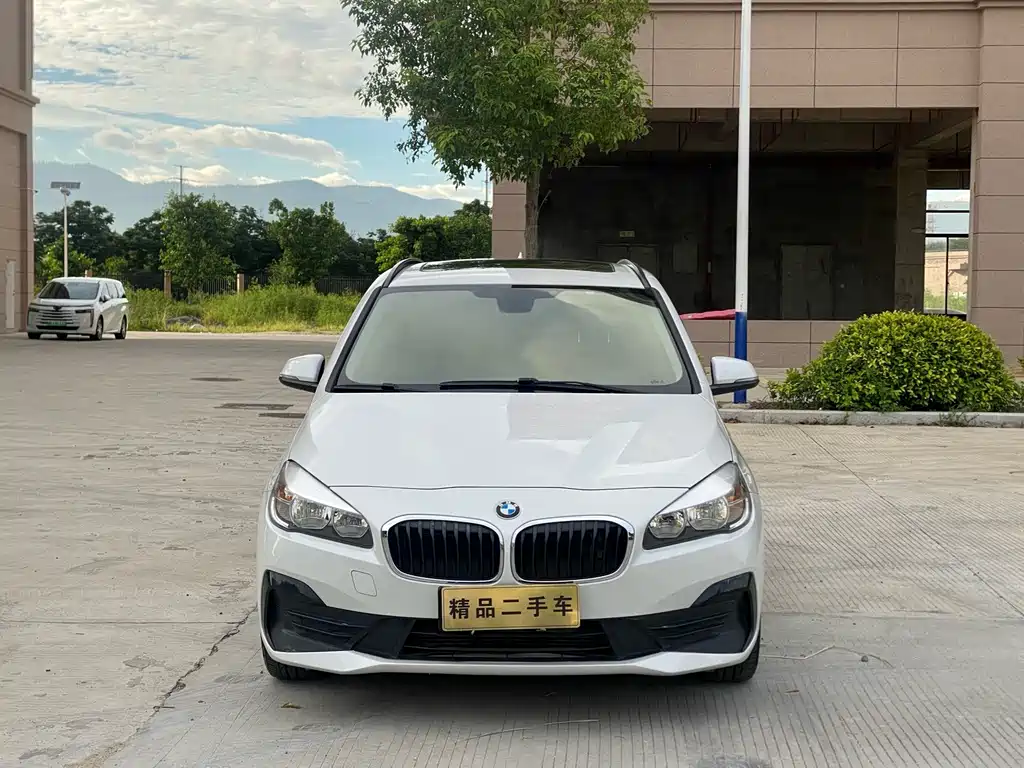 BMW 2 Series Active Tourer — миниатюра 2