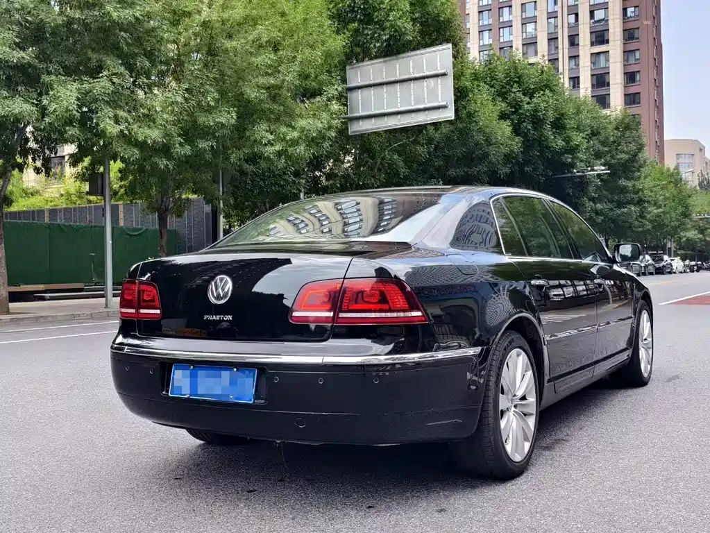 Volkswagen Phaeton 3.6L V6 4 seats Extended Individual Edition, фото 4