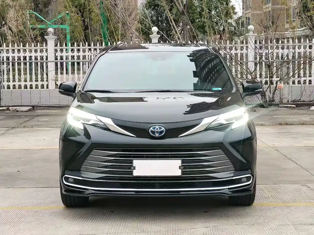 TOYOTA SIENNA