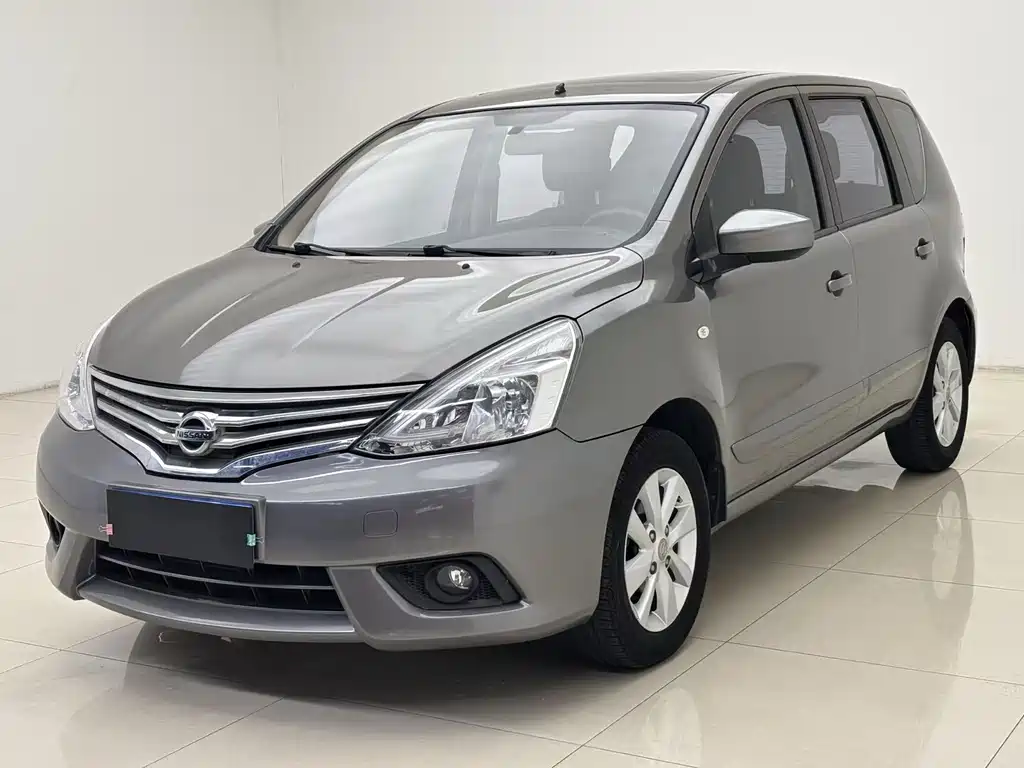 Купить Nissan Livina