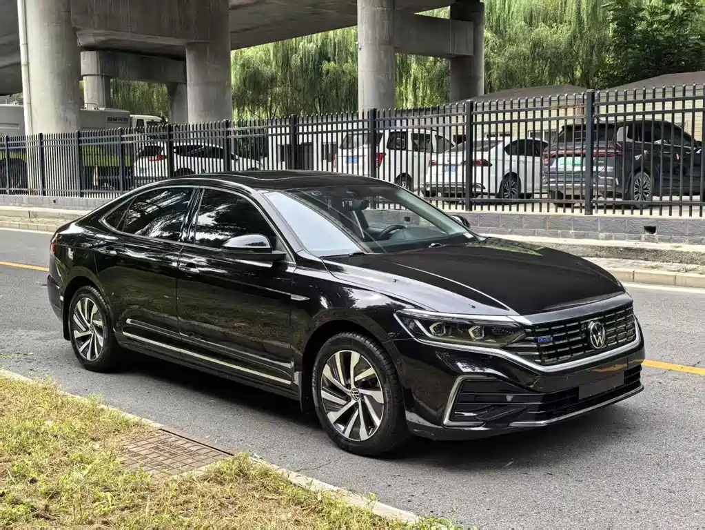 Volkswagen Passat PHEV — миниатюра 3