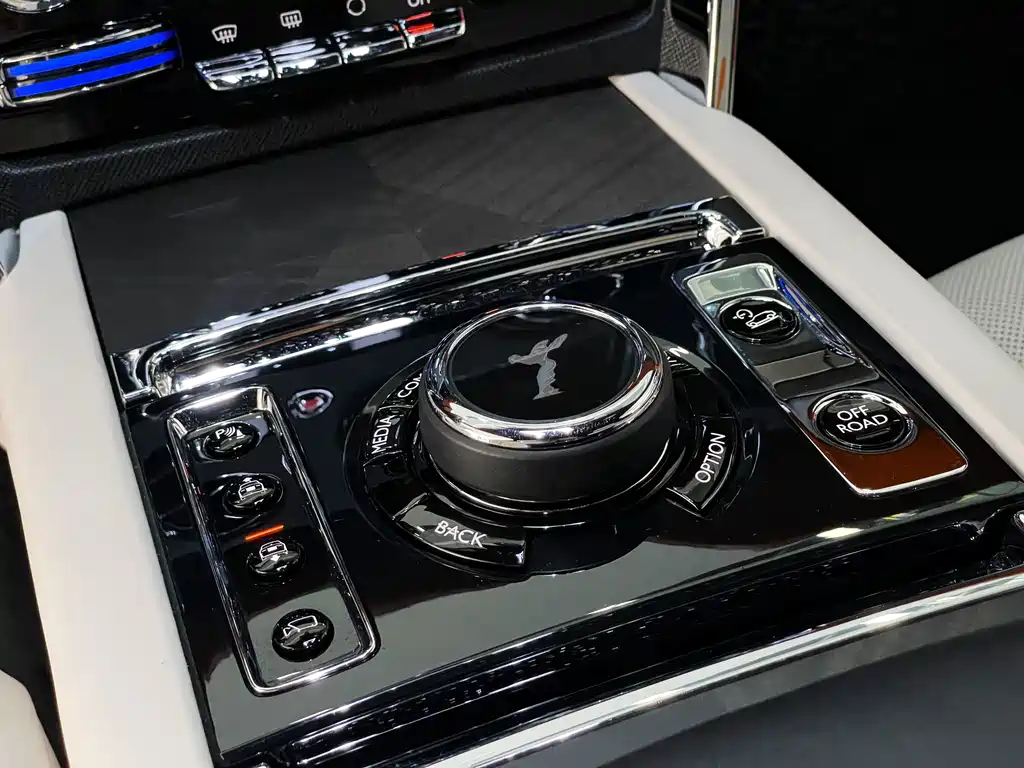 Rolls-Royce Cullinan — миниатюра 14