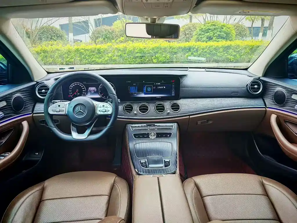 Mercedes-Benz E-Class — миниатюра 5