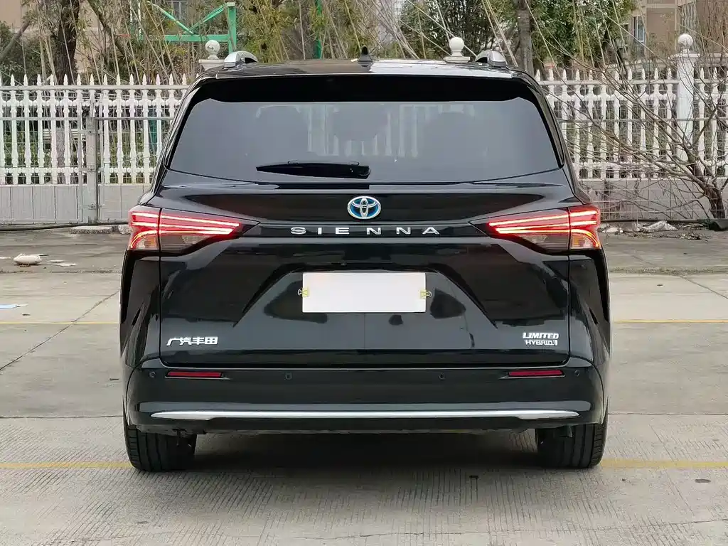 TOYOTA SIENNA