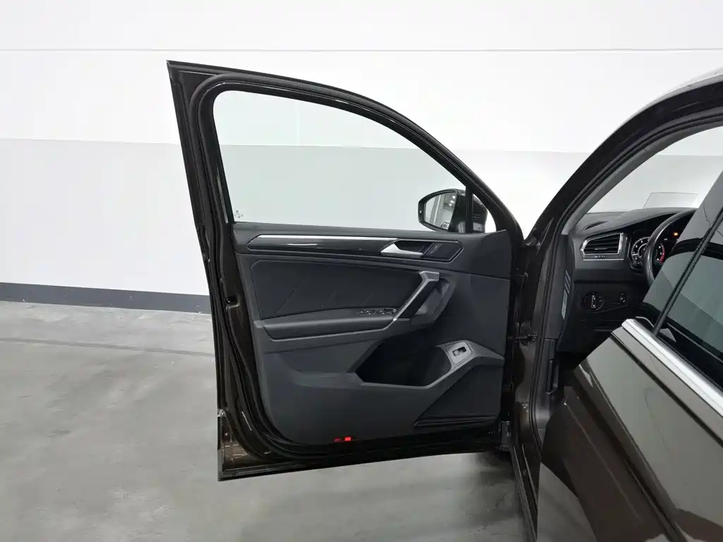 Volkswagen Tiguan — миниатюра 8