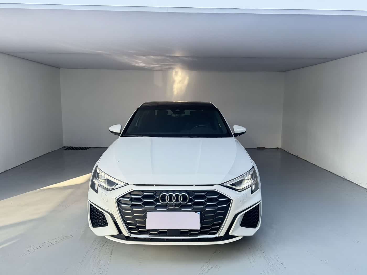 Audi A3 1.4 л 2023 г. Белый, пробег 33000 км