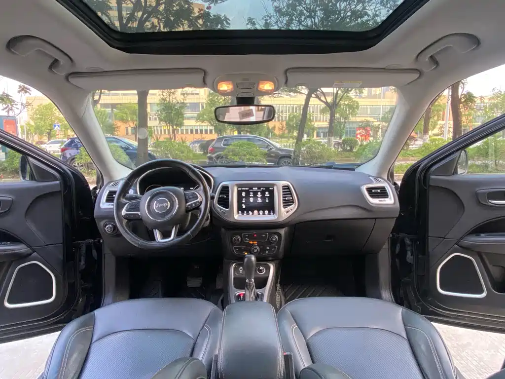 Jeep Compass — миниатюра 5