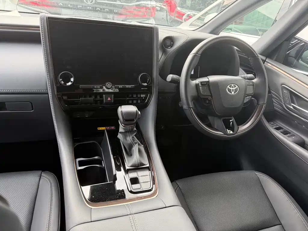 Toyota Alphard — миниатюра 6