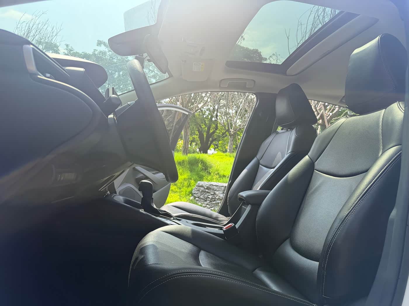 Toyota Corolla 1.2 л 2022 г. Белый, пробег 30000 км