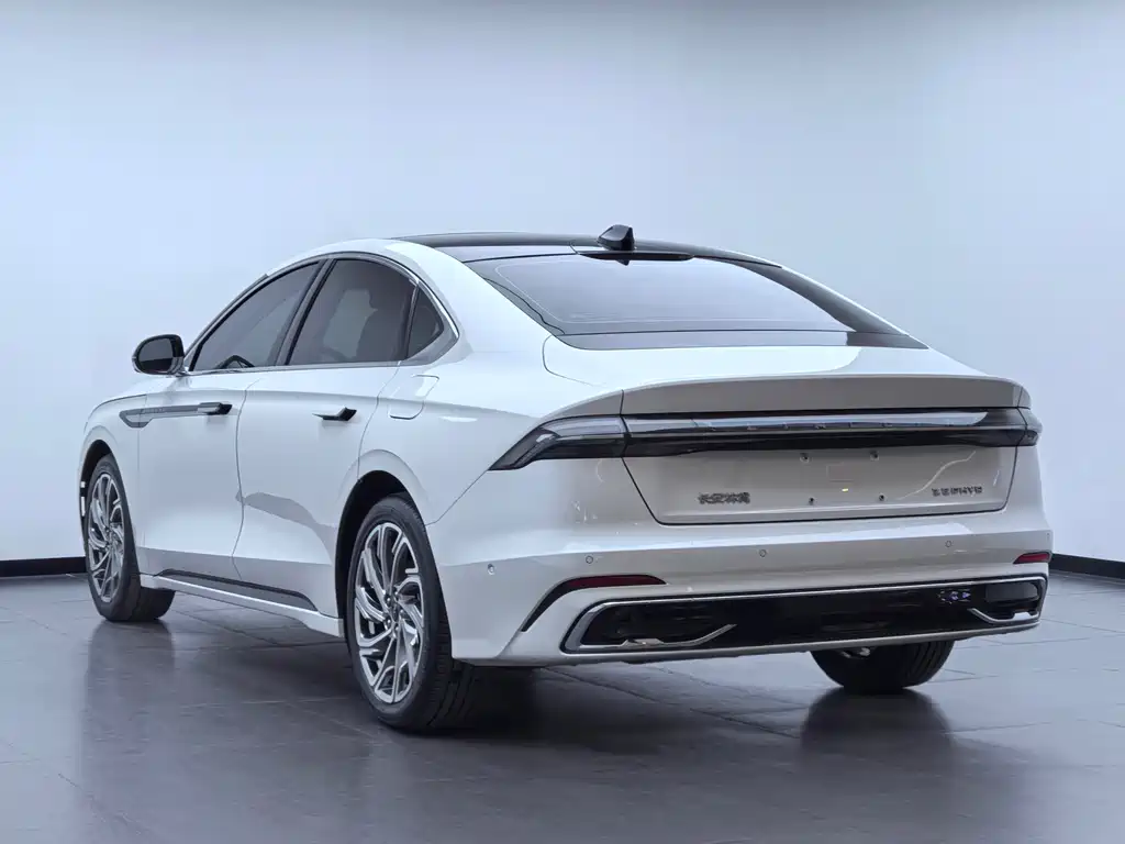 Lincoln Z 2022 i