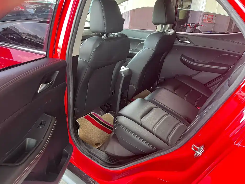 BYD Yuan EV — миниатюра 5