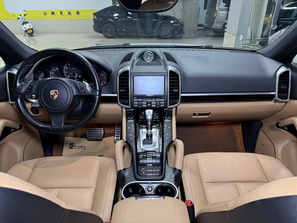 Porsche Cayenne — миниатюра 14