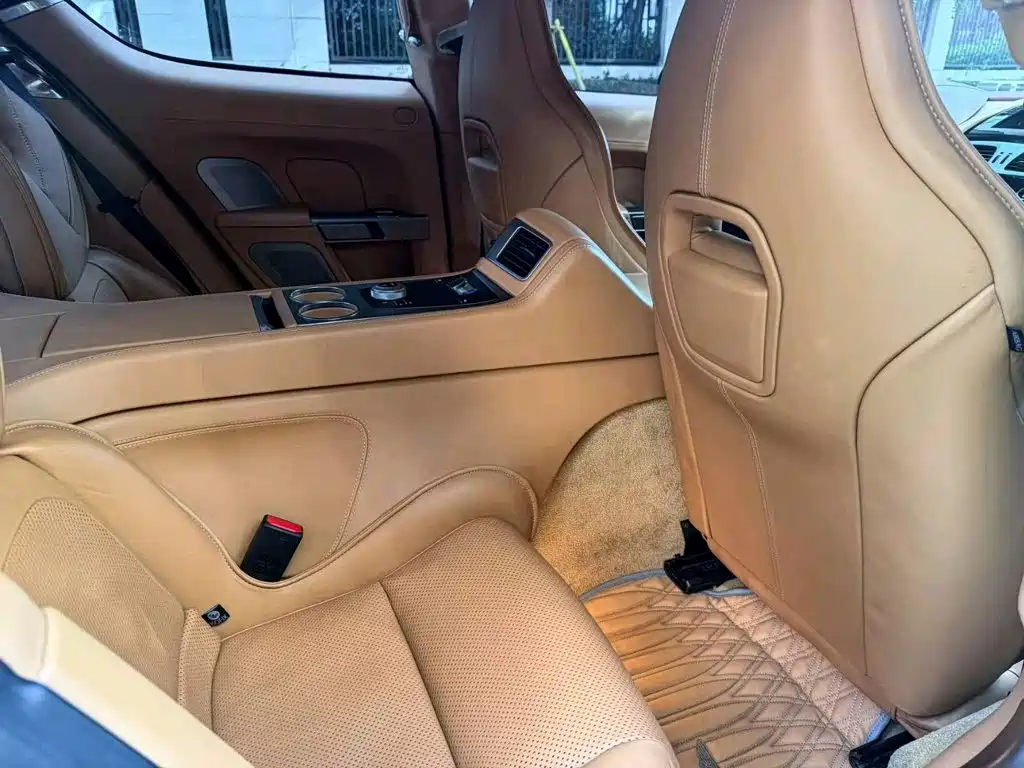 Aston Martin Rapide — миниатюра 8