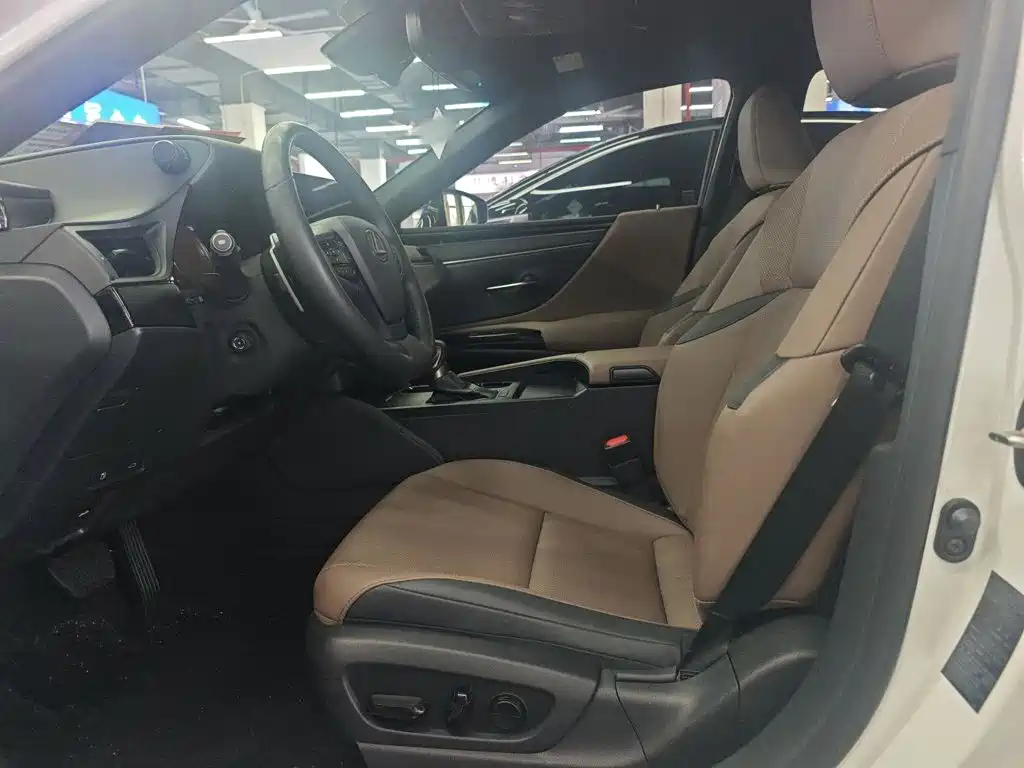 Lexus ES — миниатюра 9