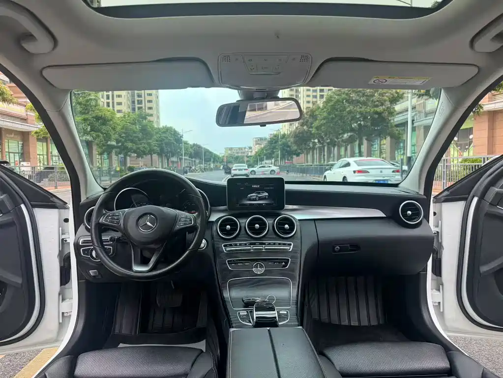 Mercedes-Benz C-Class — миниатюра 12
