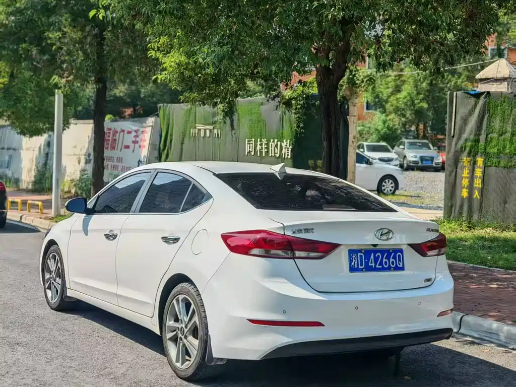 Hyundai Elantra — миниатюра 9
