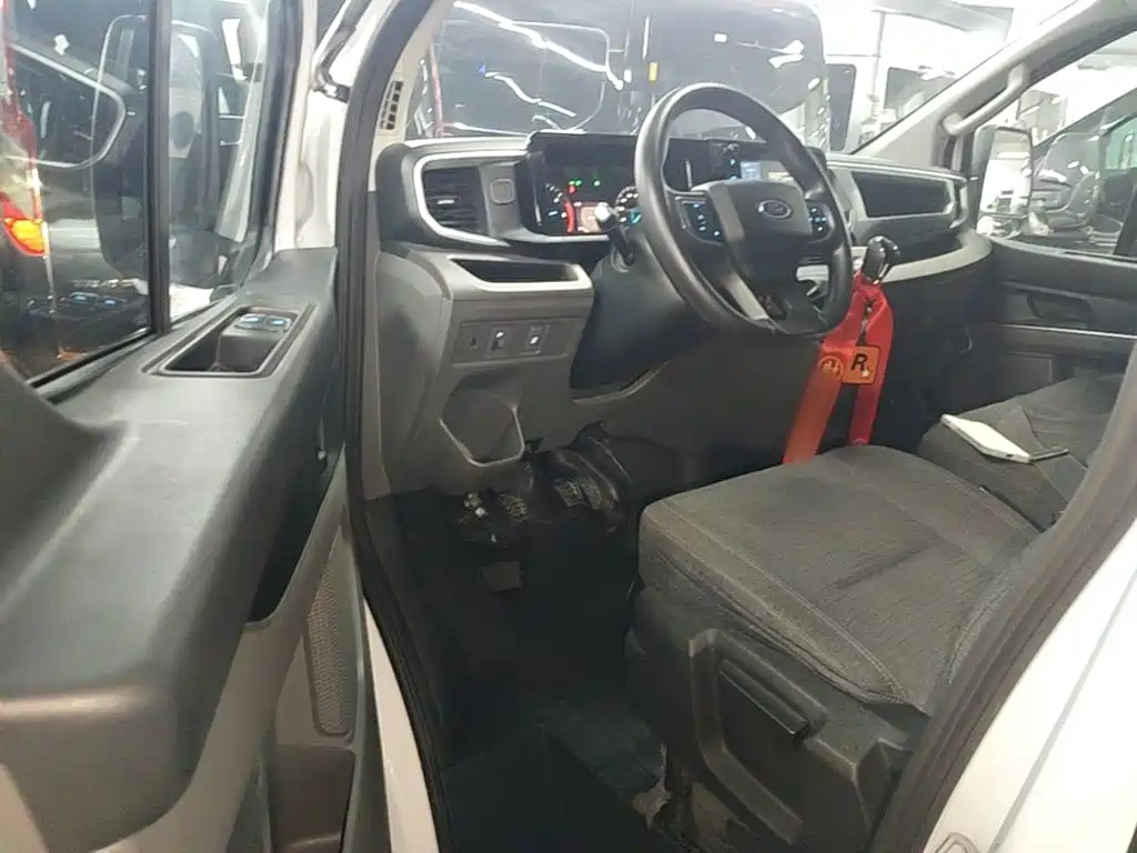 Ford Transit — миниатюра 16