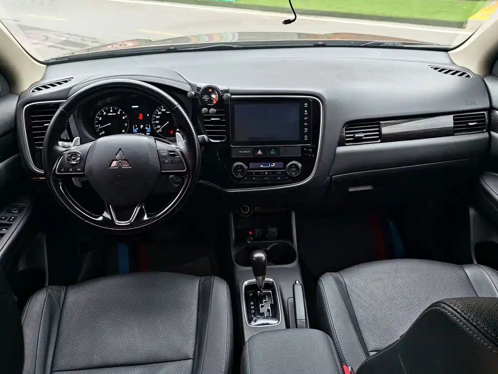 Mitsubishi Outlander — миниатюра 7