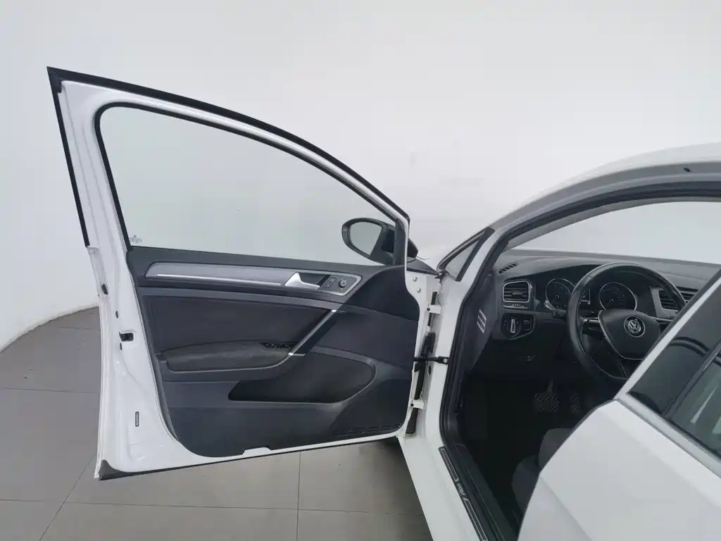 Volkswagen Golf 2016 1.6L AT Comfort