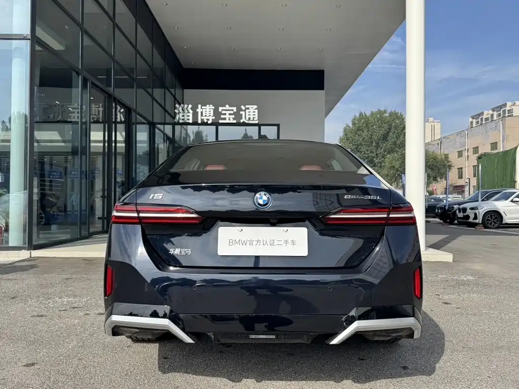 BMW I5