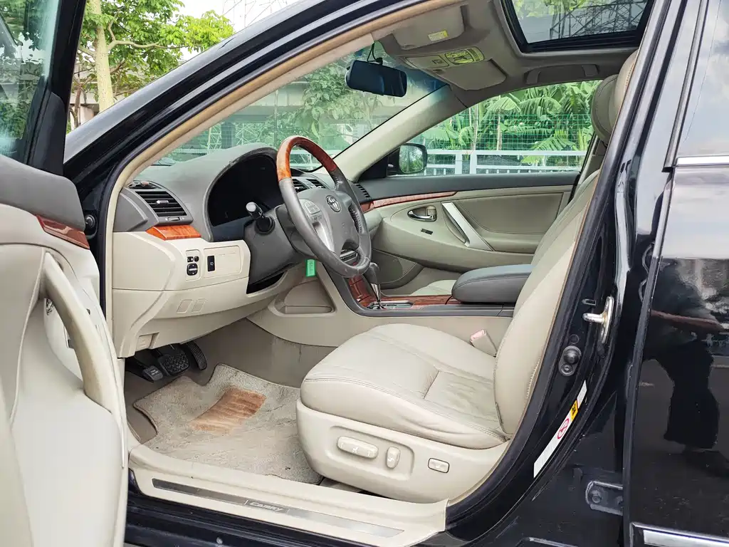 Toyota Camry — миниатюра 13