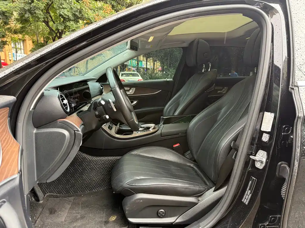 Mercedes-Benz E-Class — миниатюра 4