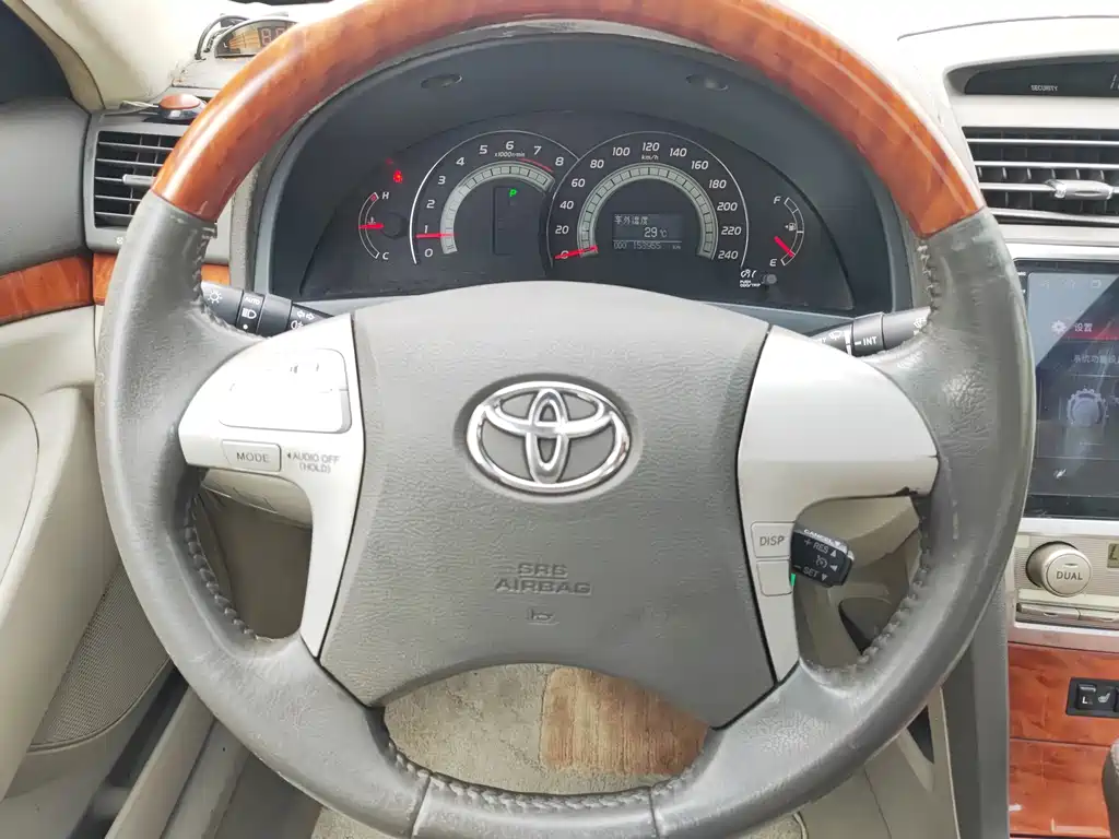 Toyota Camry — миниатюра 12