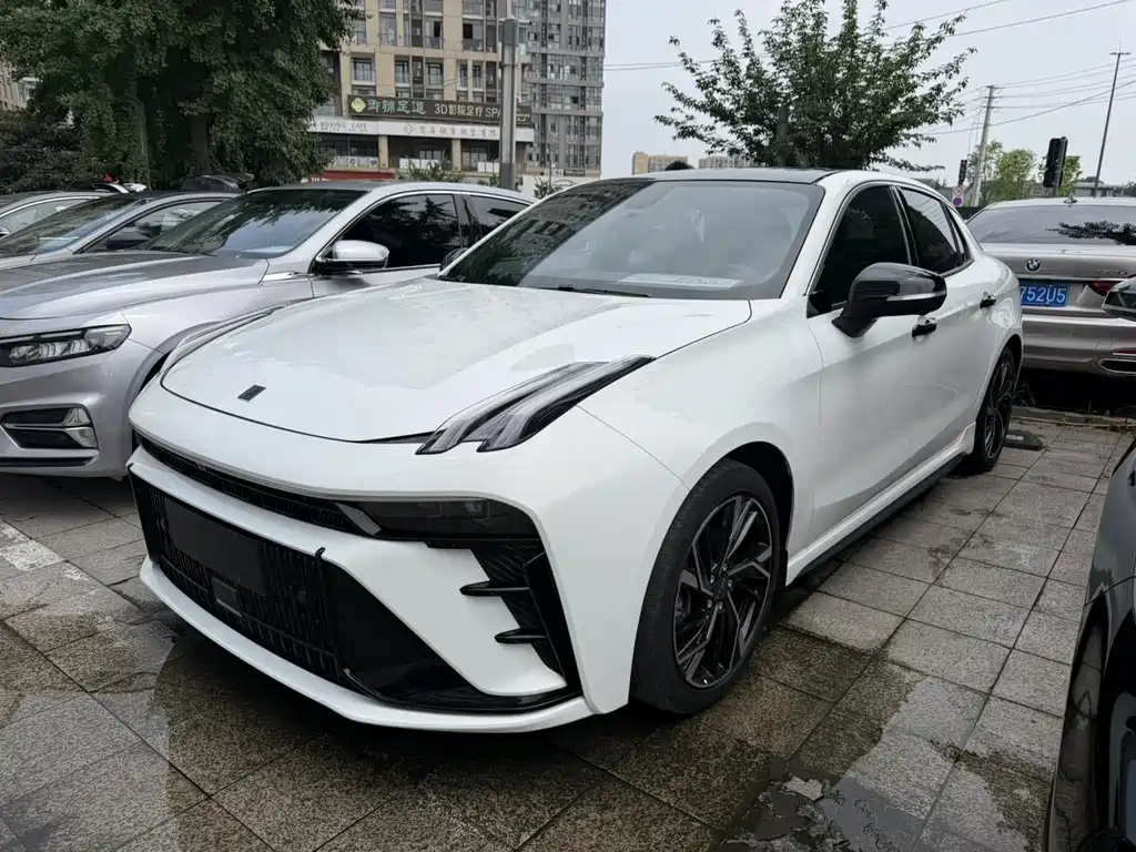 Купить Lynk & Co 03