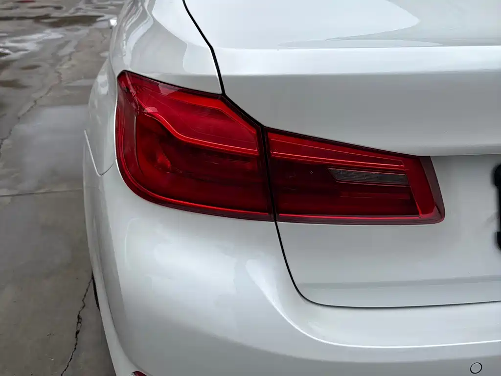 BMW 5 Series — миниатюра 6