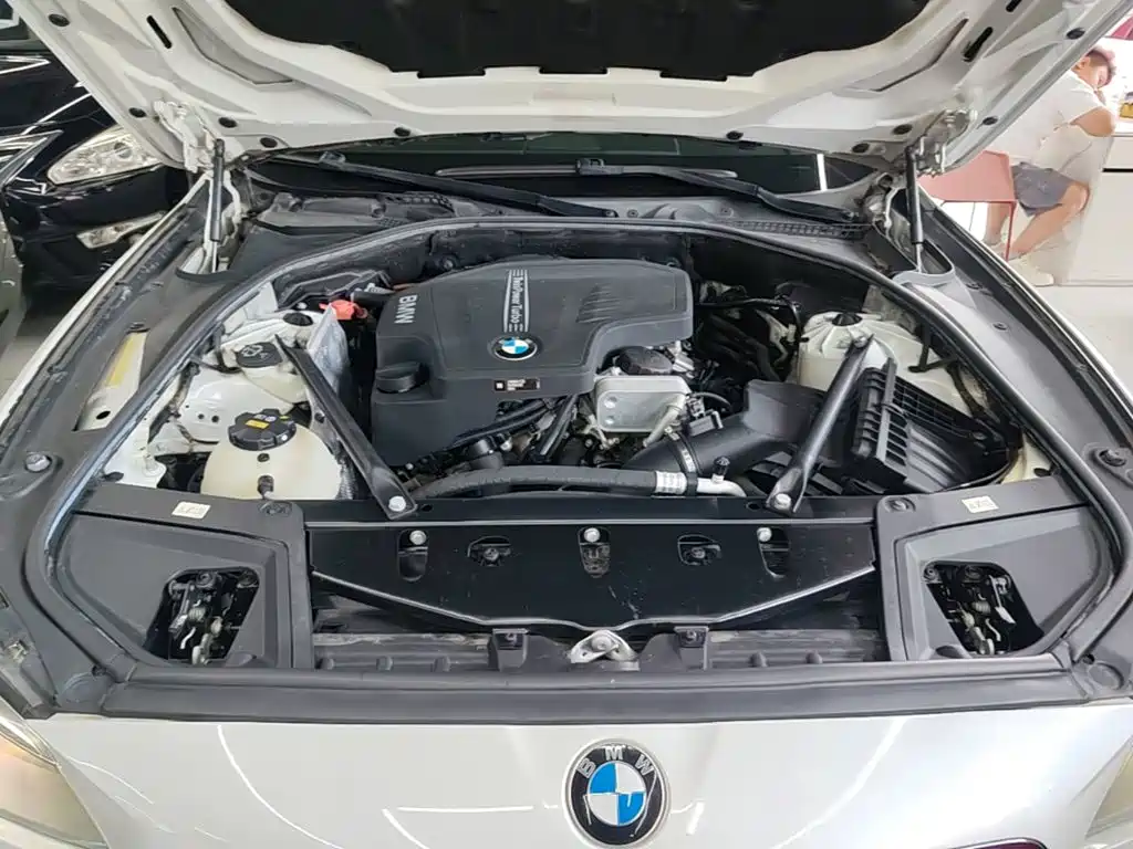 BMW 5 Series — миниатюра 20