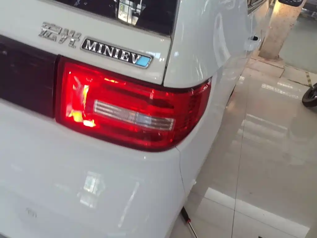 Wuling MINIEV — миниатюра 8