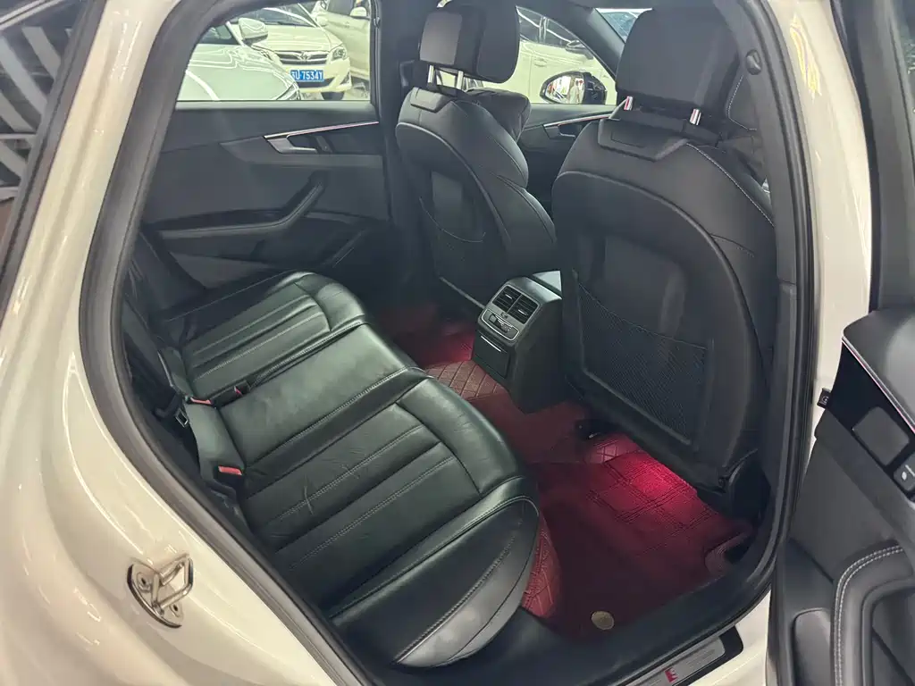 Audi A4L 2023 40 TFSI quattro Luxury