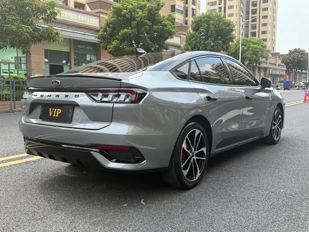 Ford Mondeo — миниатюра 6