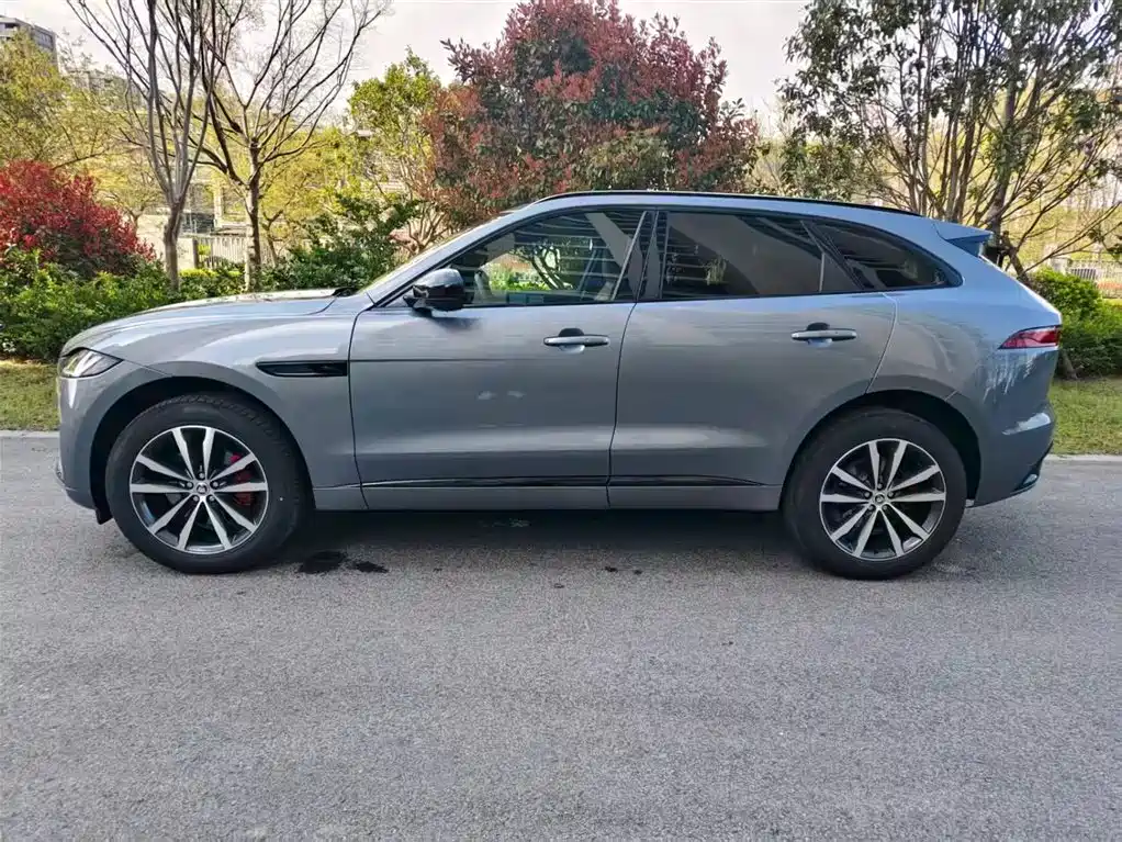 Jaguar F-Pace 2025 P250 R-Dynamic SE