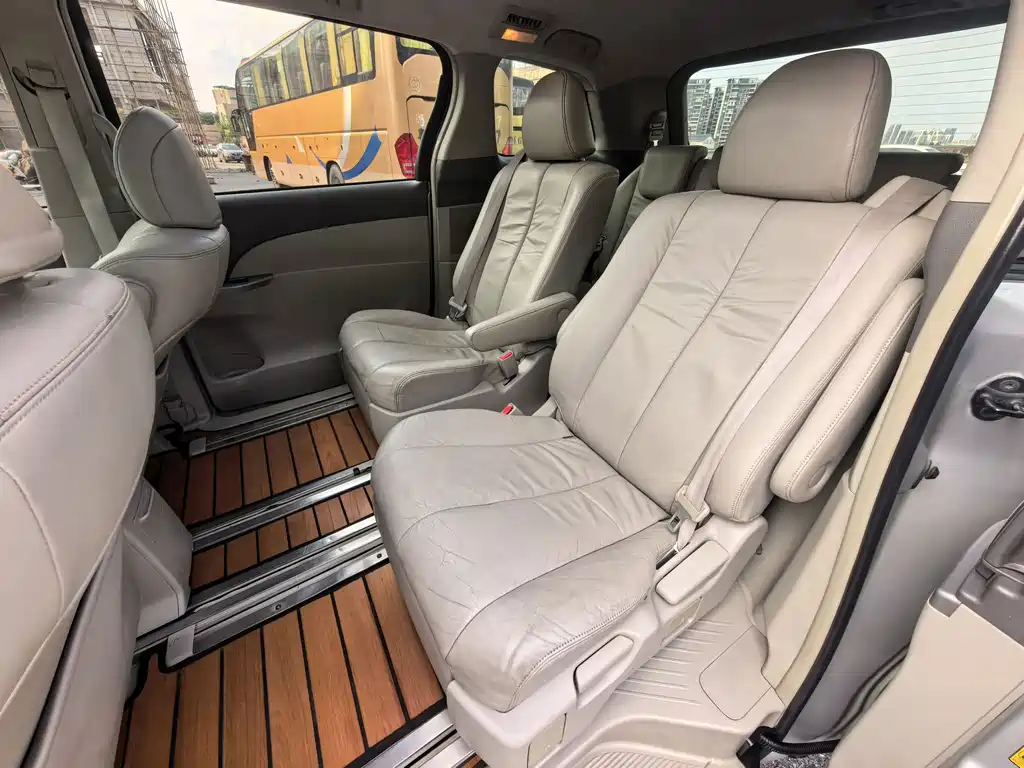 Toyota Previa — миниатюра 14